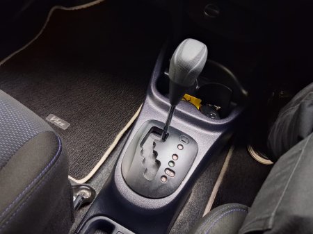 2016 Toyota Vitz - photo 13