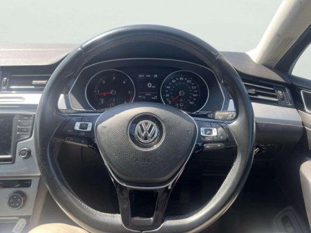 2017 Volkswagen Passat - photo 23