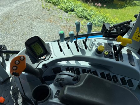 2015 New Holland T7.250 - photo 14