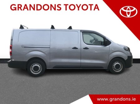 2025 Toyota Proace - photo 5