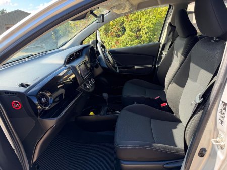 2019 Toyota Vitz - photo 6