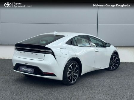 2025 Toyota Prius - photo 2