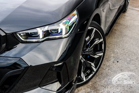 2025 BMW 5-Series - photo 2