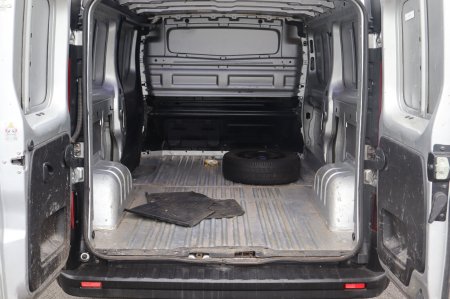 2021 Nissan NV300 - photo 8