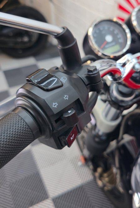 2025 ROYAL ENFIELD Interceptor 650 - photo 12