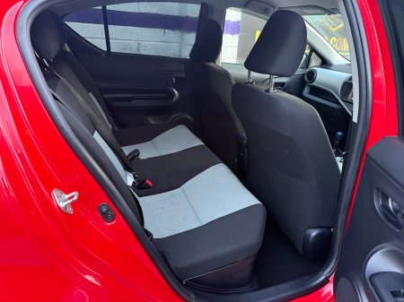 2013 Toyota Aqua - photo 8