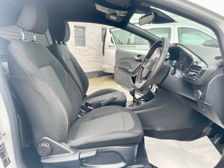 2022 Ford Fiesta - photo 4