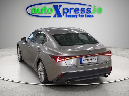 2021 Lexus IS - photo 3