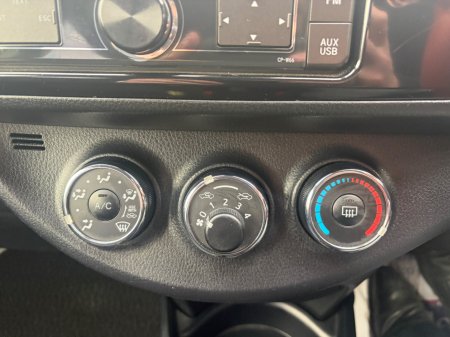 2019 Toyota Vitz - photo 9