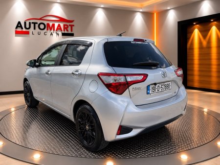 2019 Toyota Vitz - photo 12