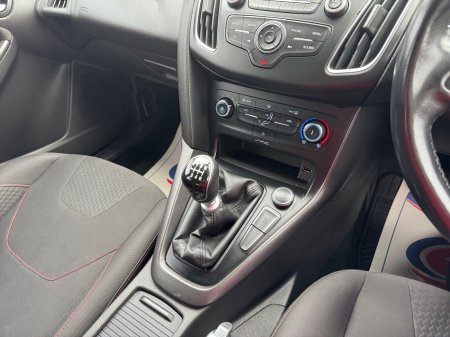 2015 Ford Focus - photo 14