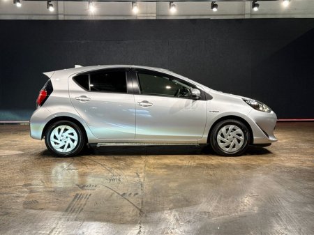 2019 Toyota Aqua - photo 2