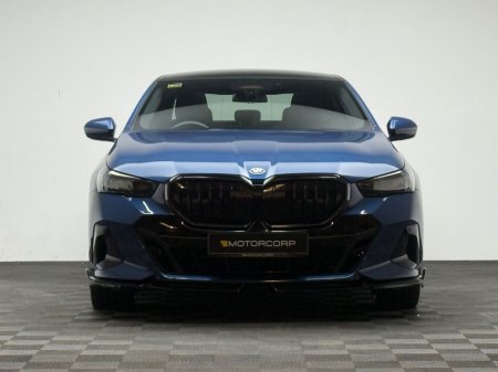 2024 BMW 5-Series - photo 2