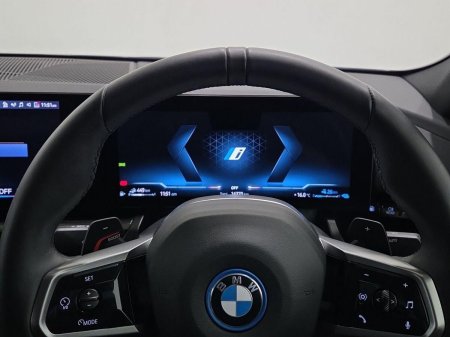 2025 BMW 5-Series - photo 9