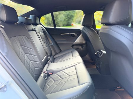 2024 BMW 5-Series - photo 8