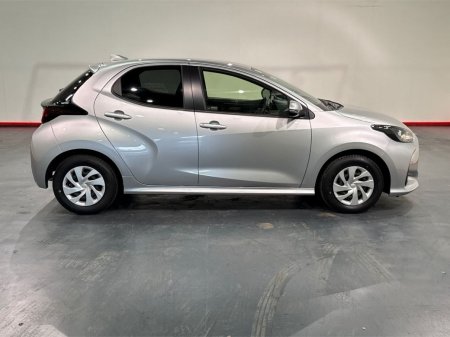 2024 Toyota Yaris - photo 2