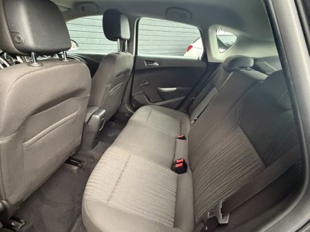 2011 Opel Astra - photo 18