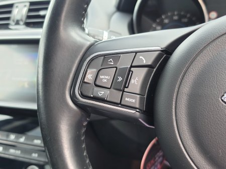 2016 Jaguar XE - photo 17
