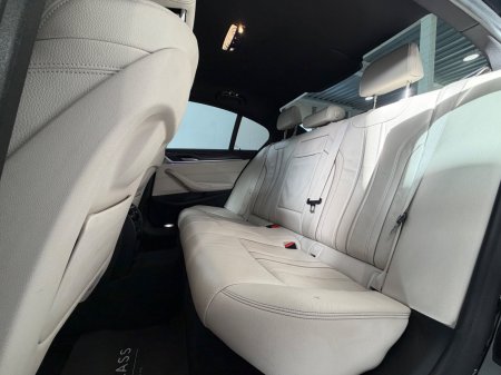 2021 BMW 5-Series - photo 19