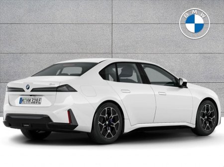 2026 BMW i3 - photo 2