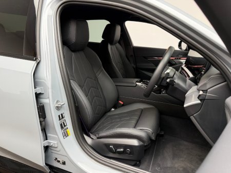 2026 BMW 5-Series - photo 11