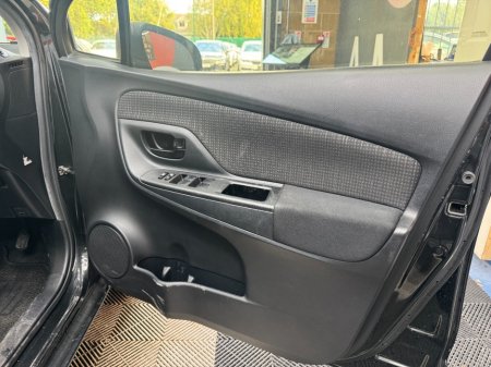 2018 Toyota Vitz - photo 15