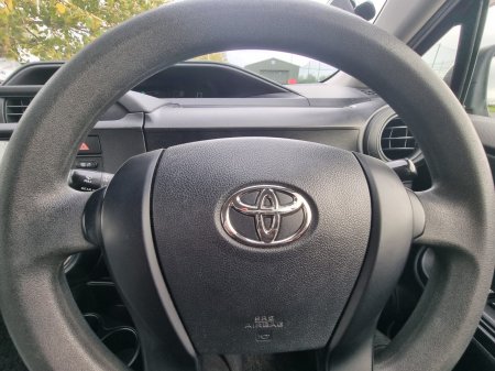 2017 Toyota Aqua - photo 9