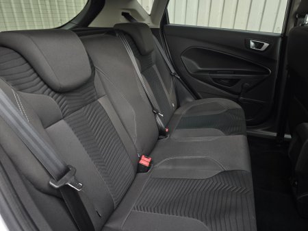2015 Ford Fiesta - photo 21