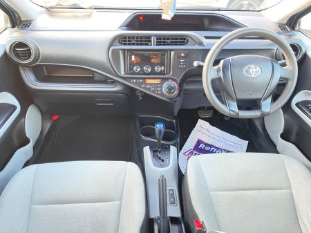 2014 Toyota Aqua - photo 12