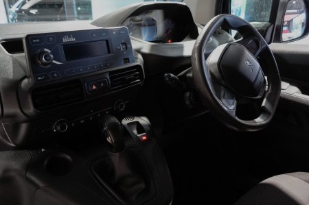 2019 Peugeot Partner - photo 11