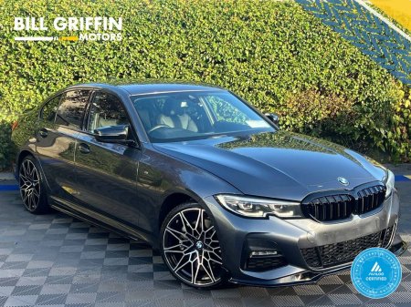 2020 BMW 3-Series 330e M-SPORT COMPETITION 2.0 HYBRID // LEATHER HEATED SEATS // NEW 20" M3 ALLOYS // DIGITAL DASH