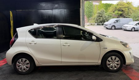 2017 Toyota Aqua - photo 17