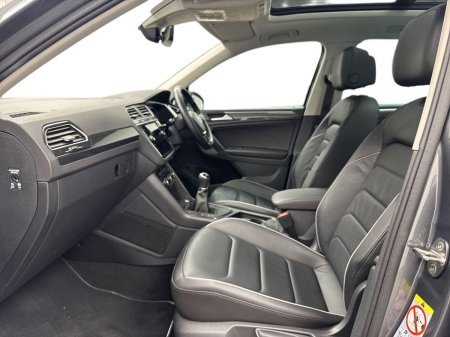 2020 Volkswagen Tiguan - photo 2