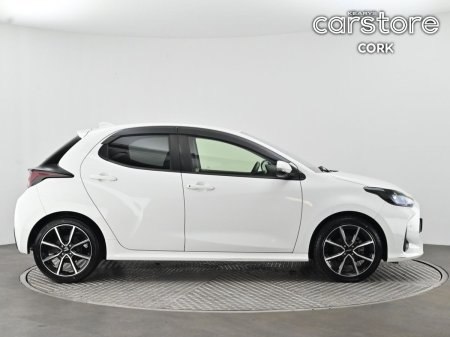 2021 Toyota Yaris - photo 2