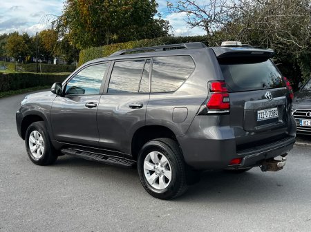 2022 Toyota Land Cruiser - photo 2