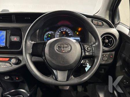 2019 Toyota Vitz - photo 15