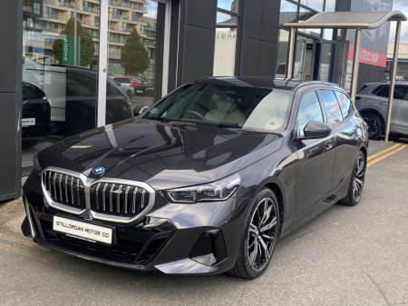 2025 BMW 5-Series - photo 6