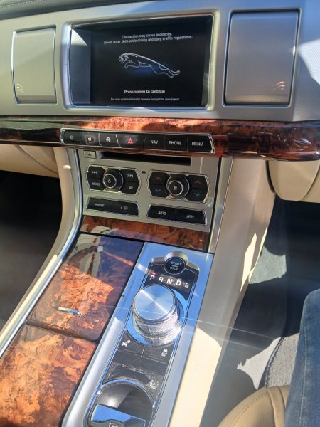 2015 Jaguar XF - photo 19