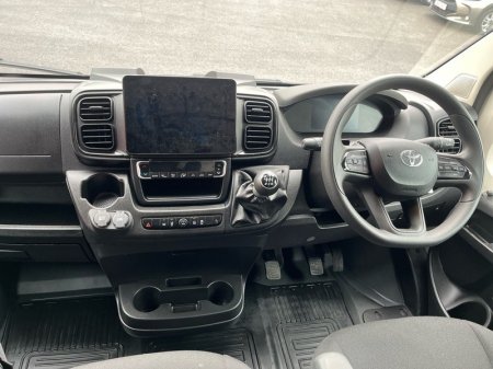 2025 Toyota Proace - photo 8