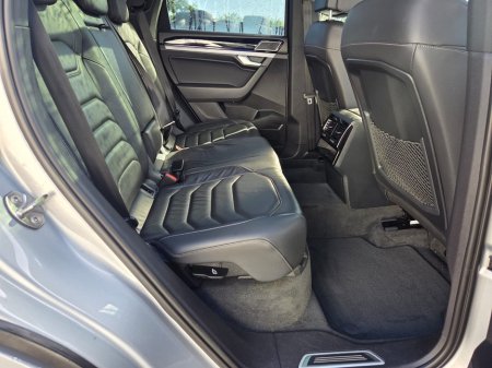 2020 Volkswagen Touareg - photo 5