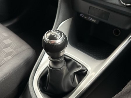2024 Toyota Yaris - photo 14