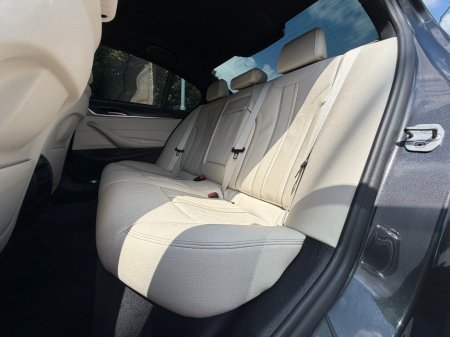 2022 BMW 5-Series - photo 23