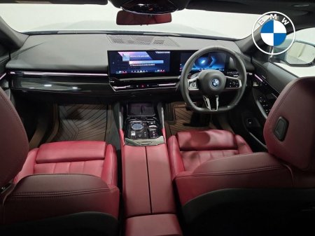 2025 BMW 5-Series - photo 4