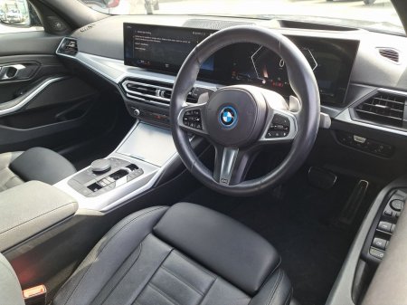 2024 BMW 3-Series - photo 9