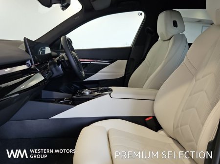 2025 BMW 5-Series - photo 8