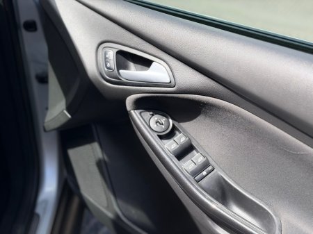 2017 Ford Focus - photo 11