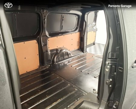 2025 Toyota Proace - photo 10