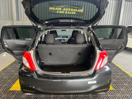 2012 Toyota Vitz - photo 13