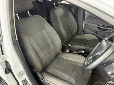 2016 Ford Fiesta - photo 21