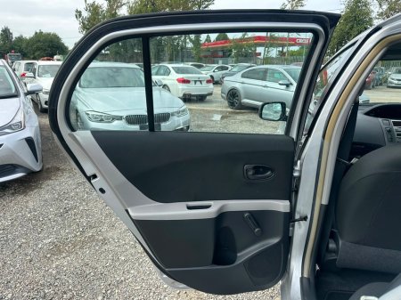 2011 Toyota Yaris - photo 11
